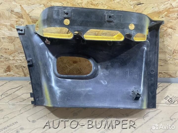 Dongfeng Кожух левой верхней подножки