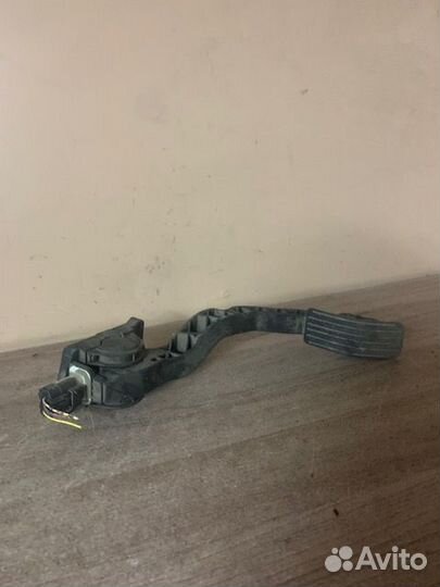 Педаль газа Пежо 206