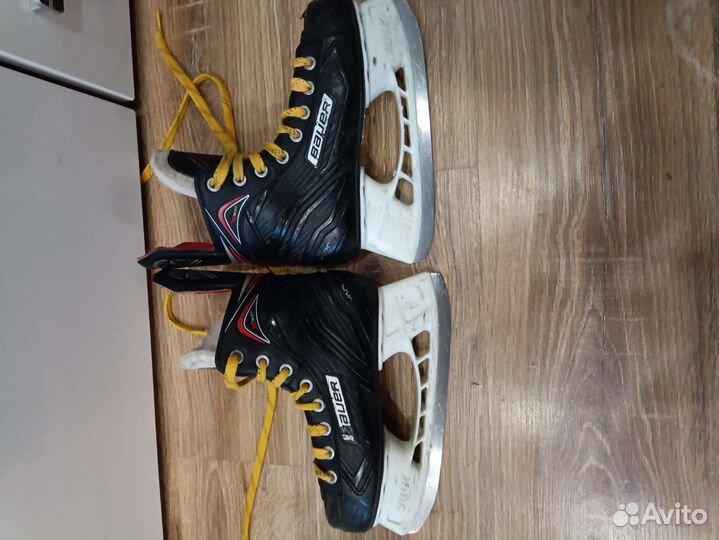 Коньки хоккейные