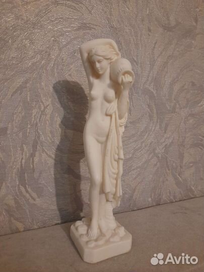 Греческая статуэтка