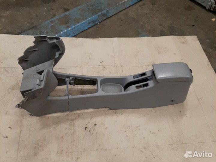 Подлокотник Nissan Primera P11 ниссан примера п11