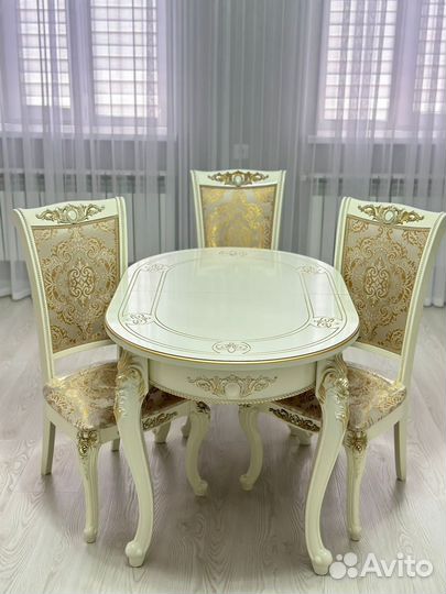 Стол и стулья