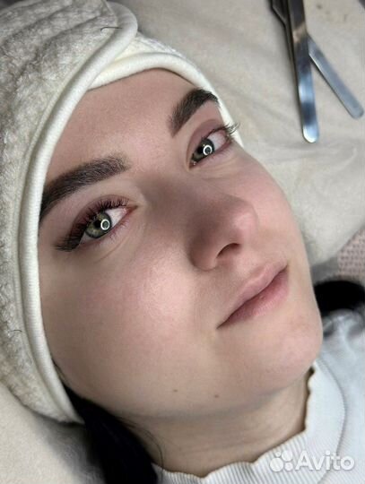 Модель на наращивание ресниц