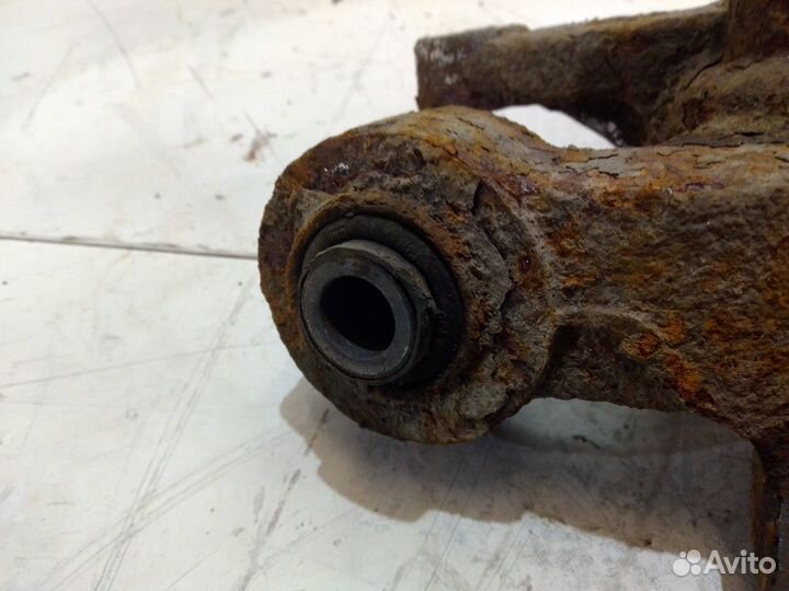 Кулак поворотный задний левый 4WD 2.4