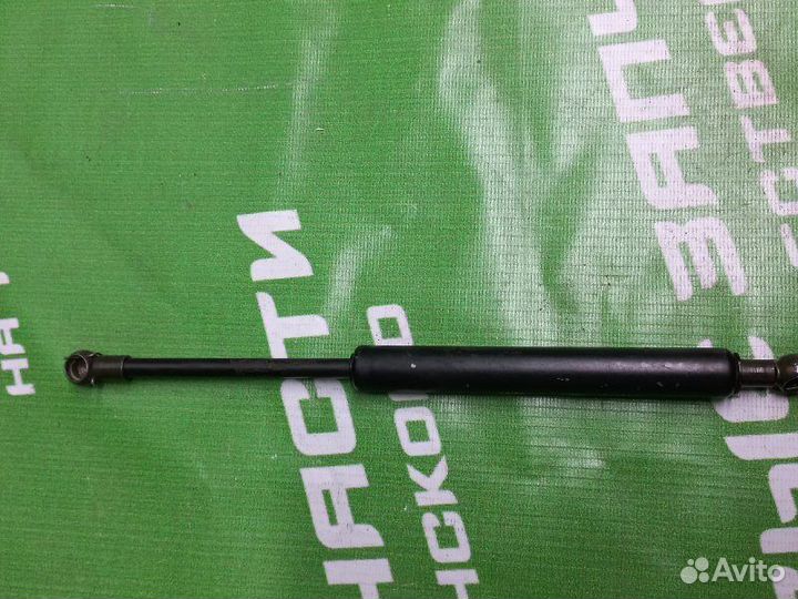 Амортизатор крышки багажника Audi 80 1987