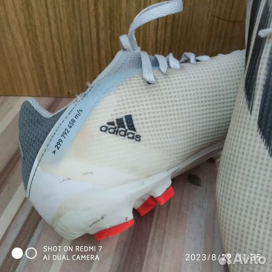Футбольные бутсы adidas