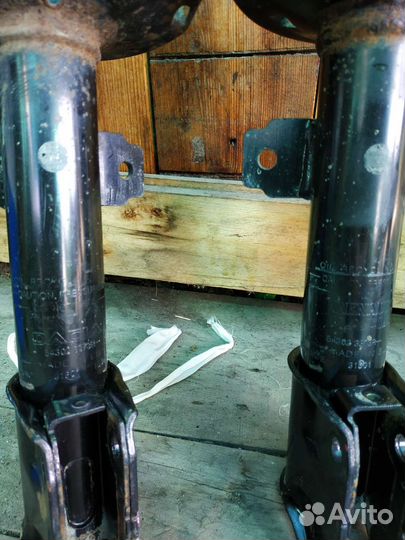 Амортизаторы передние и задние Renault Kaptur 2WD