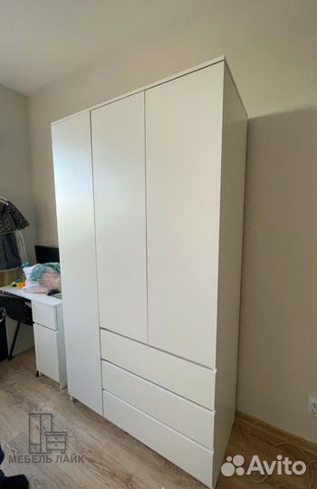 Шкаф белый
