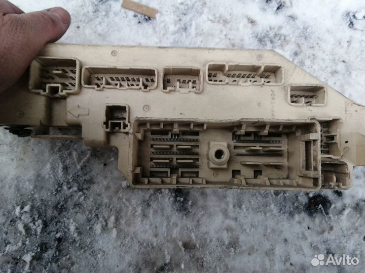 Блок предохранителей прав Toyota Land Cruiser 100