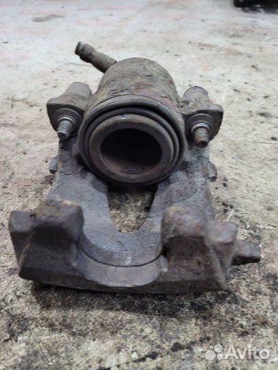 Суппорт передний левый Volkswagen Golf 5K1 cgga