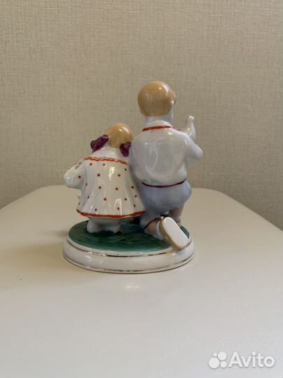 Фарфоровая статуэтка 
