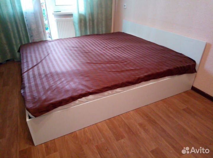 Кровать с матрасом