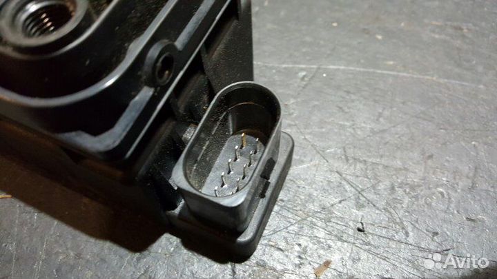 Блок клапанов пневмоподвески Porsche Cayenne 957