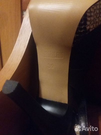 Босоножки новые