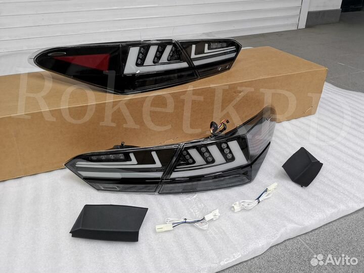 Задние фонари Toyota Camry 70 белые