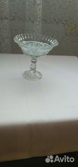 Антикварная ваза-конфетница на ножке