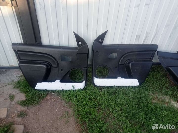 Обшивки дверей Рено Логан