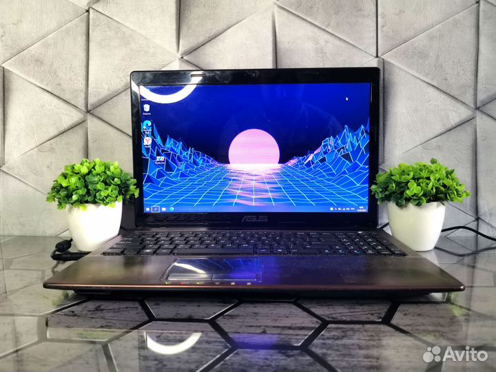 Ноутбук asus/i3/4GB/Две Видеокарты