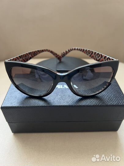 Солнечные очки prada