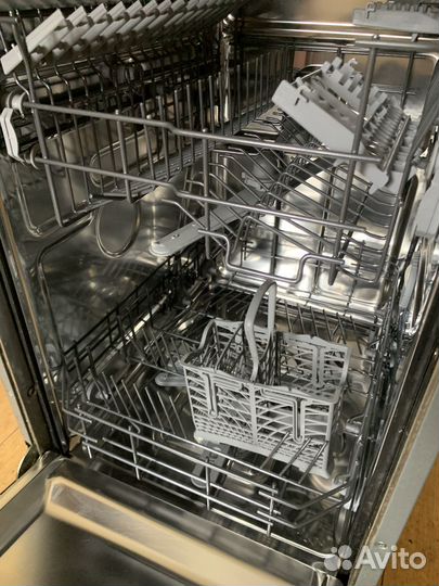 Посудомоечная машина / Smeg / 45 см