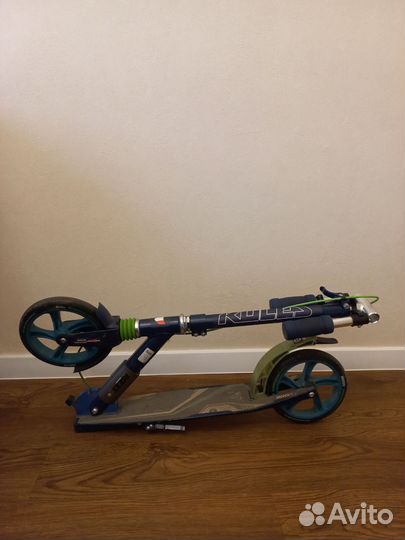 Самокат городской Roces 200