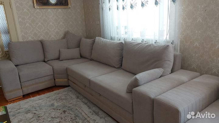 Угловой холл