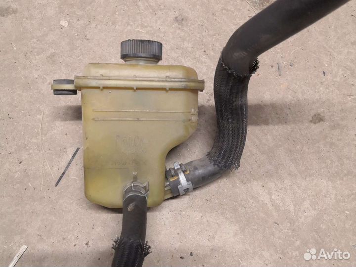 Mazda бачок гур