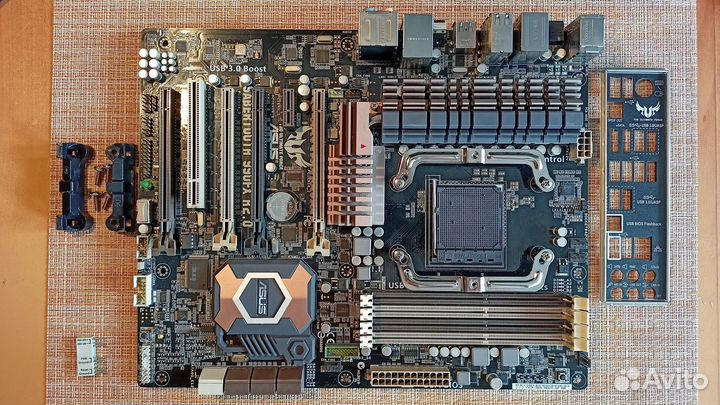 Asus Sabertooth 990FX R2.0 / AM3+
