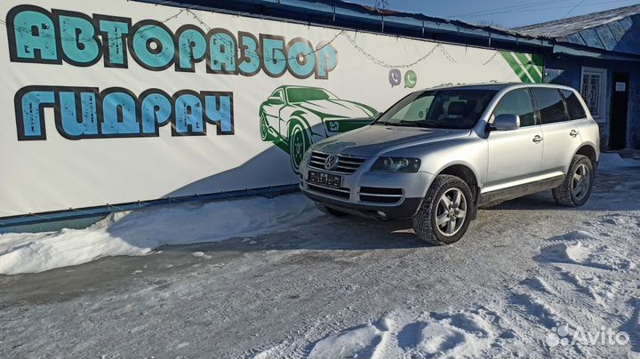 Кронштейн эбу Volkswagen Touareg 7L0907649A Отличн