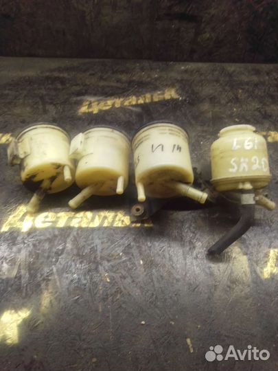 Бачок гур Nissan Bluebird U14