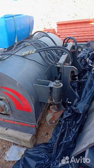 Щетка подметальная с бункером, с боковыми щетками