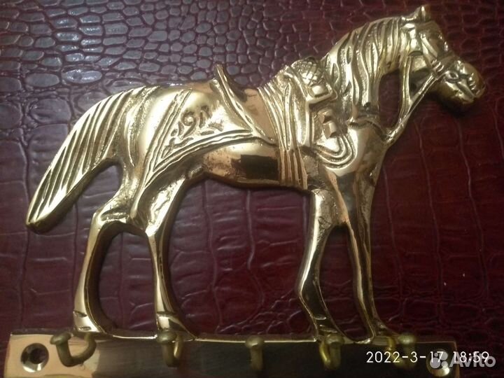 Вешалка ключница настенная лошадка