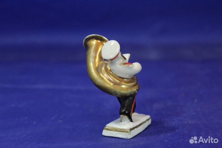 Фарфоровая миниатюра статуэтка Трубач реставрация