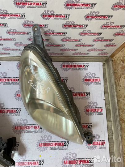 Фара правая Toyota Funcargo NCP20 2nzfe 2003