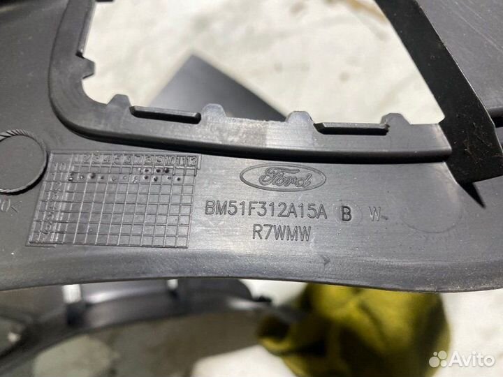 Обшивка багажника левая Ford Focus pnda 2014