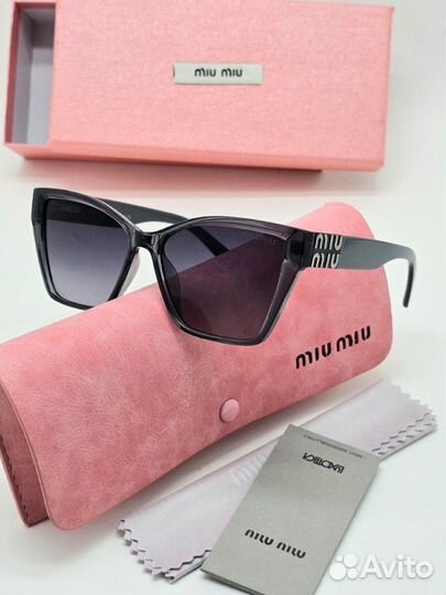 Солнцезащитные очки Miu Miu женские
