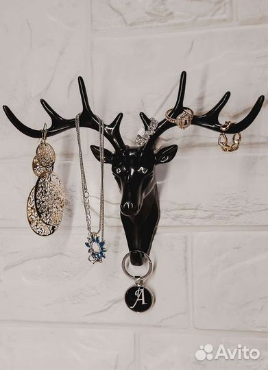 Крючок в виде оленя новый