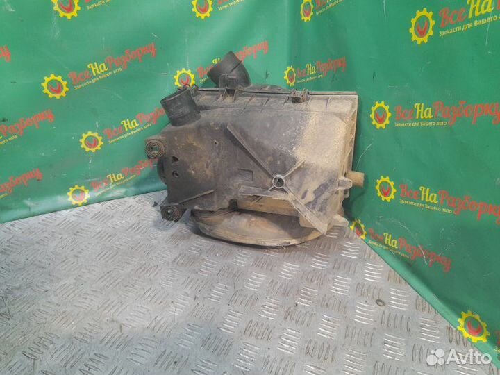 Корпус воздушного фильтра Volkswagen Passat B4