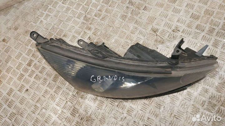 Фара передняя правая MitsubishiGrandis2004