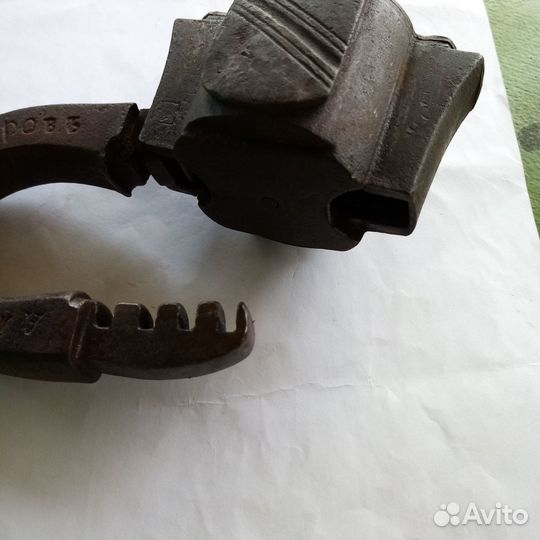 Навесной замок старинный