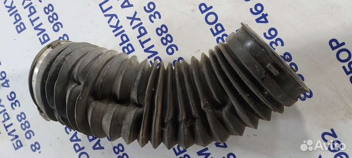 Патрубок воздушного фильтра на Dodge Caravan