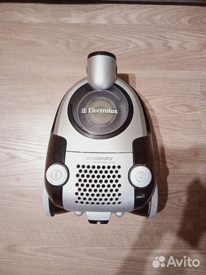 Пылесос 1800 Вт