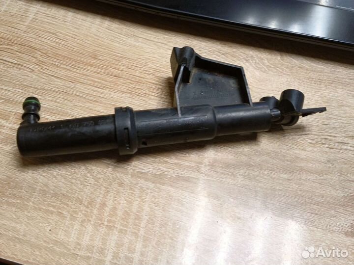 Форсунка омывателя фар левая Volvo S40