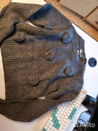 Женский джемпер с розочками