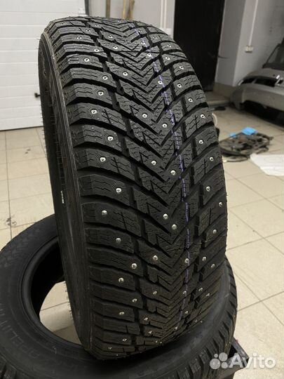 Nokian Tyres Hakkapeliitta 10p SUV 215/70 R16