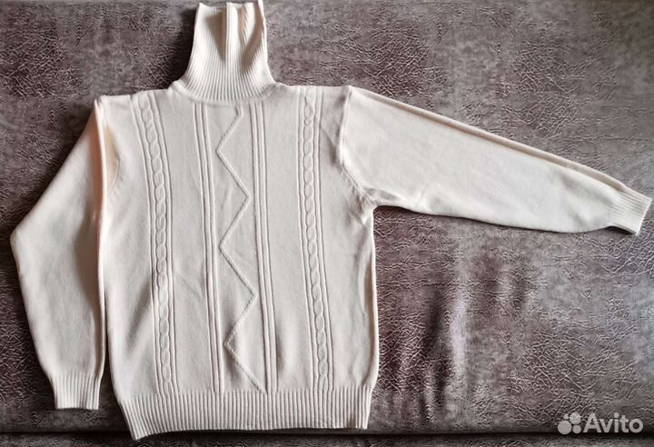 Свитер женский