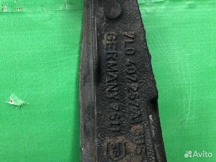 Кулак поворотный передний левый 7L0407257A VW-toua