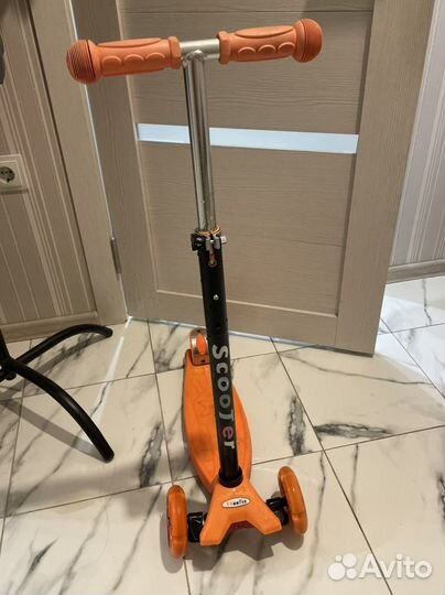 Самокат со светящимися колесами