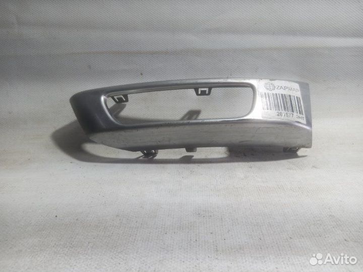 Накладка на туманку передняя правая Land Rover