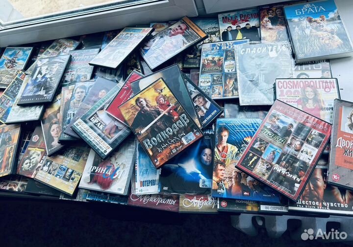 DVD диски с фильмами разных жанров набором пакетом